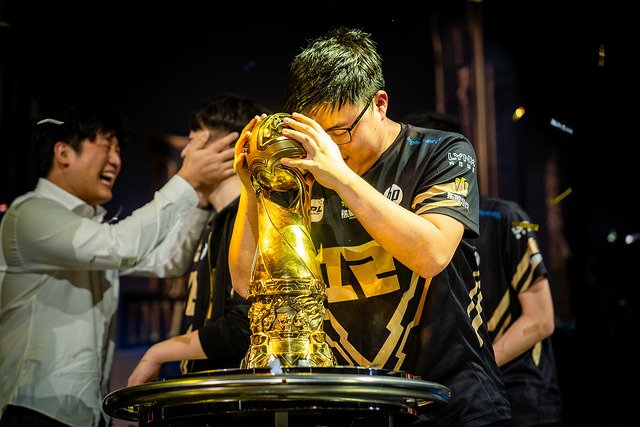 英雄联盟手游鸿蒙系统升级：速度优化与流畅体验再提升